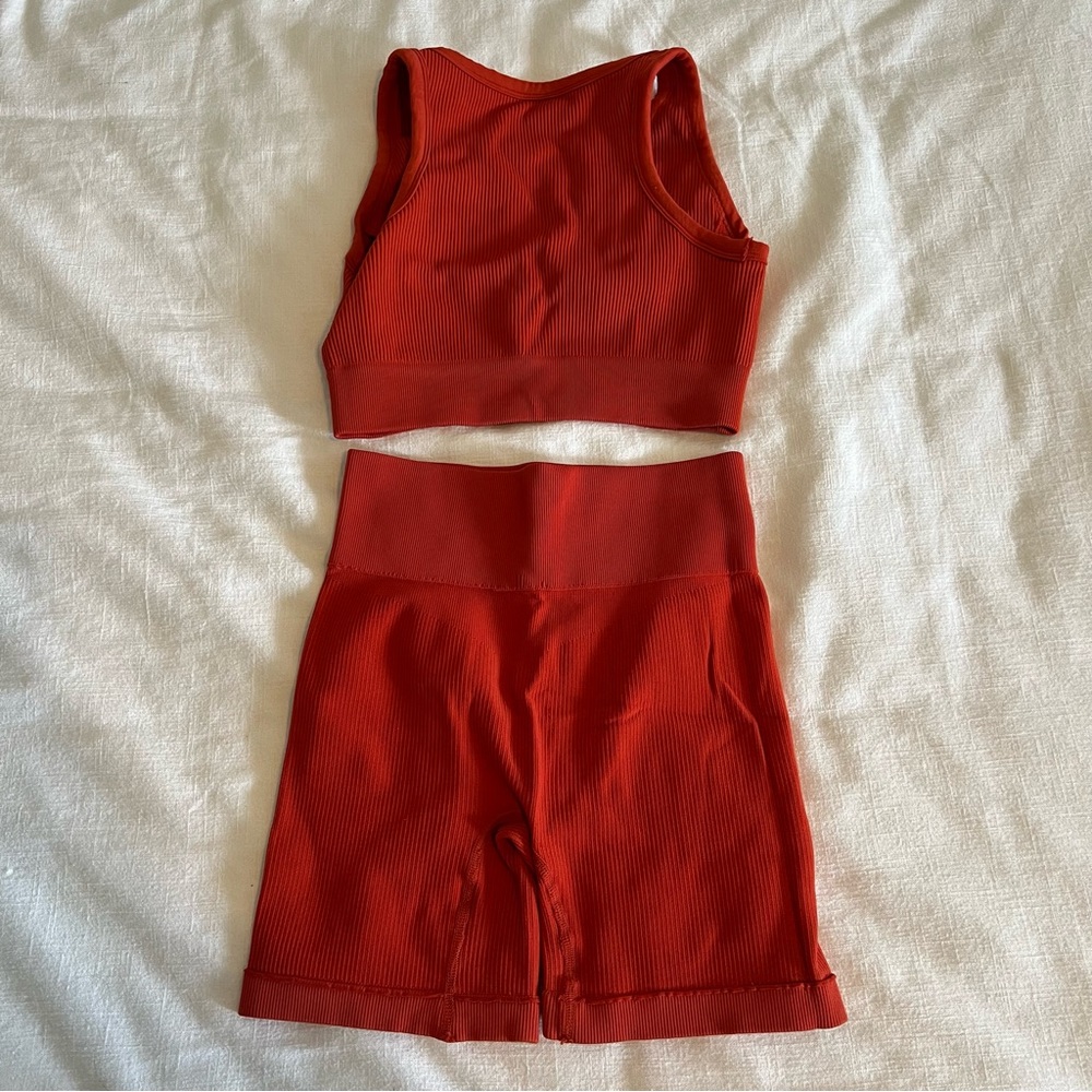 Amazon Workout Set - Picture 2 of 2